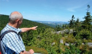 Wanderer im Fichtelgebirge werden mit tollen Ausblicken belohnt, wie hier vom 972 Meter hohen Nußhardt.